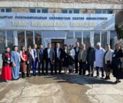 Саламаттык сактоо министри А.Бейшеналиев жана ЖК депутаты М.Мураталиева биздин окуу жайда конокто.